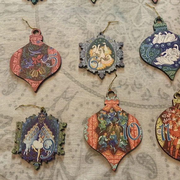 Set of 12 G. DeBrekht 12 Days of Christmas Wood Wooden Ornaments w/ Box + Wreath - Picture 2 of 8